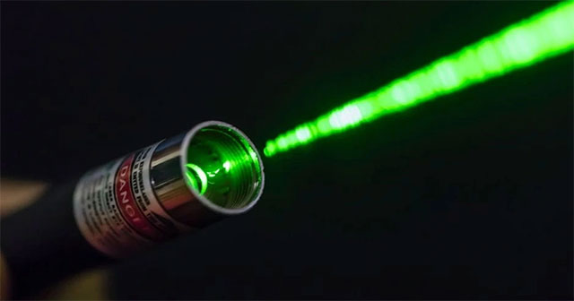 Khám Phá Một Hiện Tượng Ánh Sáng Độc Đáo: Tia Laser Và Bóng Tối
