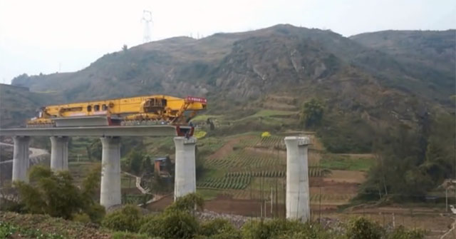 SLJ900/32 — ‘Quái vật sắt’ và cách Trung Quốc rút ngắn tiến độ xây cầu